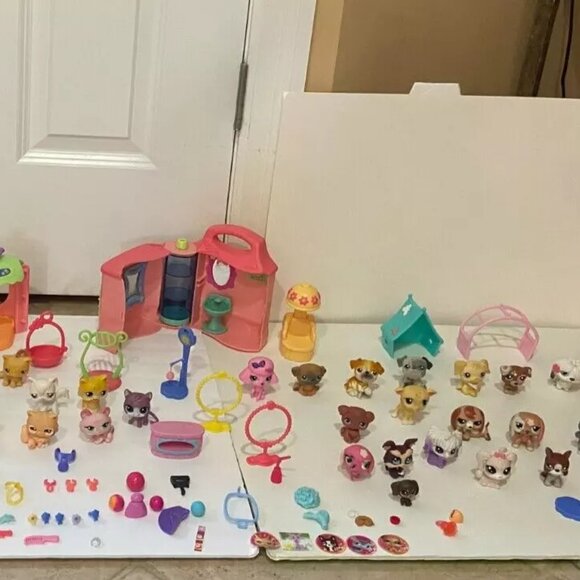 Littlest Pet Shop LPS HUGE LOT of Dogs, Cats & ACCESSORIES ✿PETS✿Carrying Case + - Picture 4 of 11